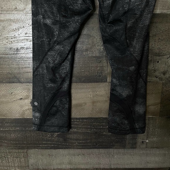 SOLD Rare Lululemon Inspire II Crop Luxtreme 10 - Picture 6 of 7